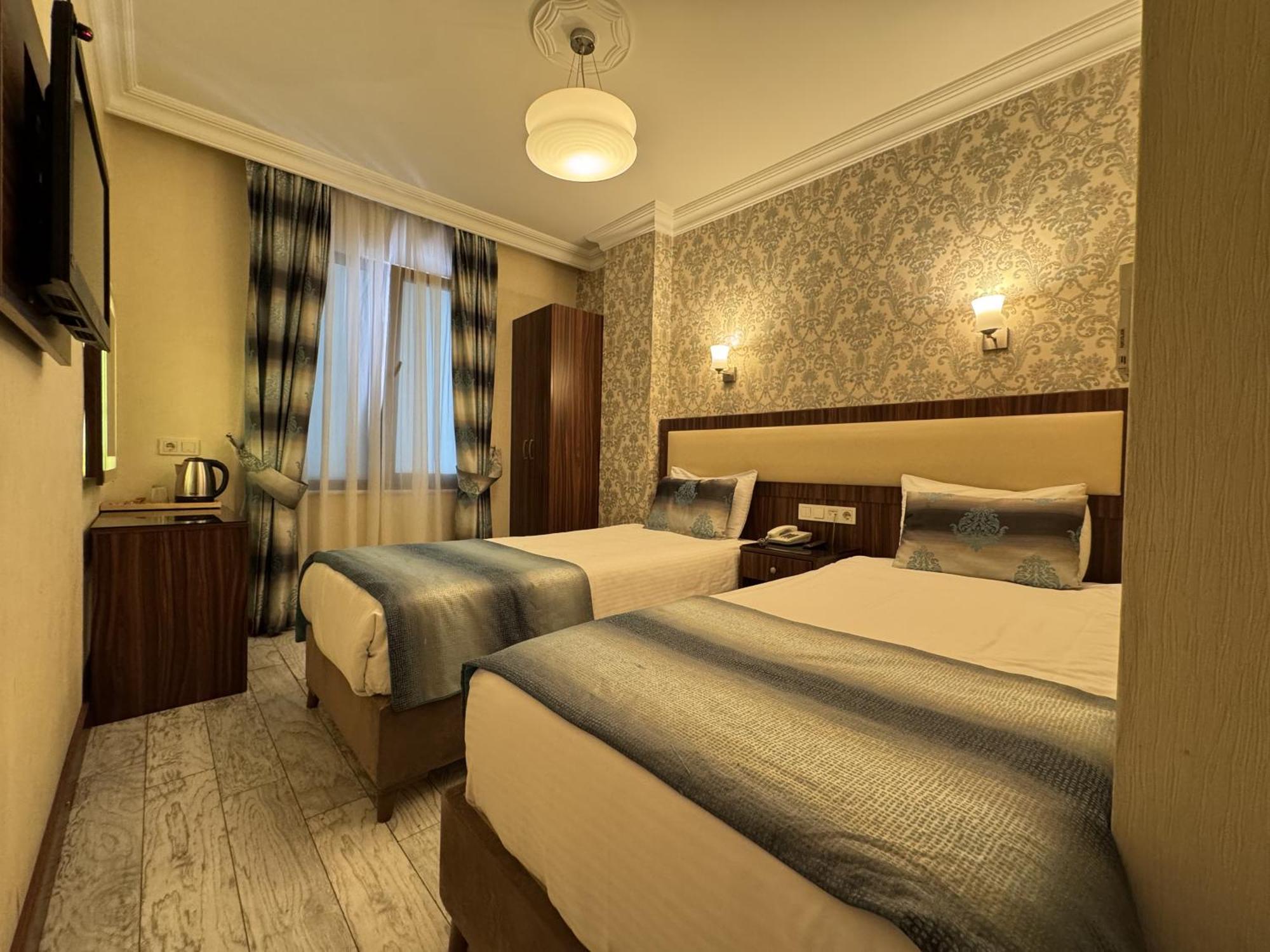 Bulvar Hotel 3*